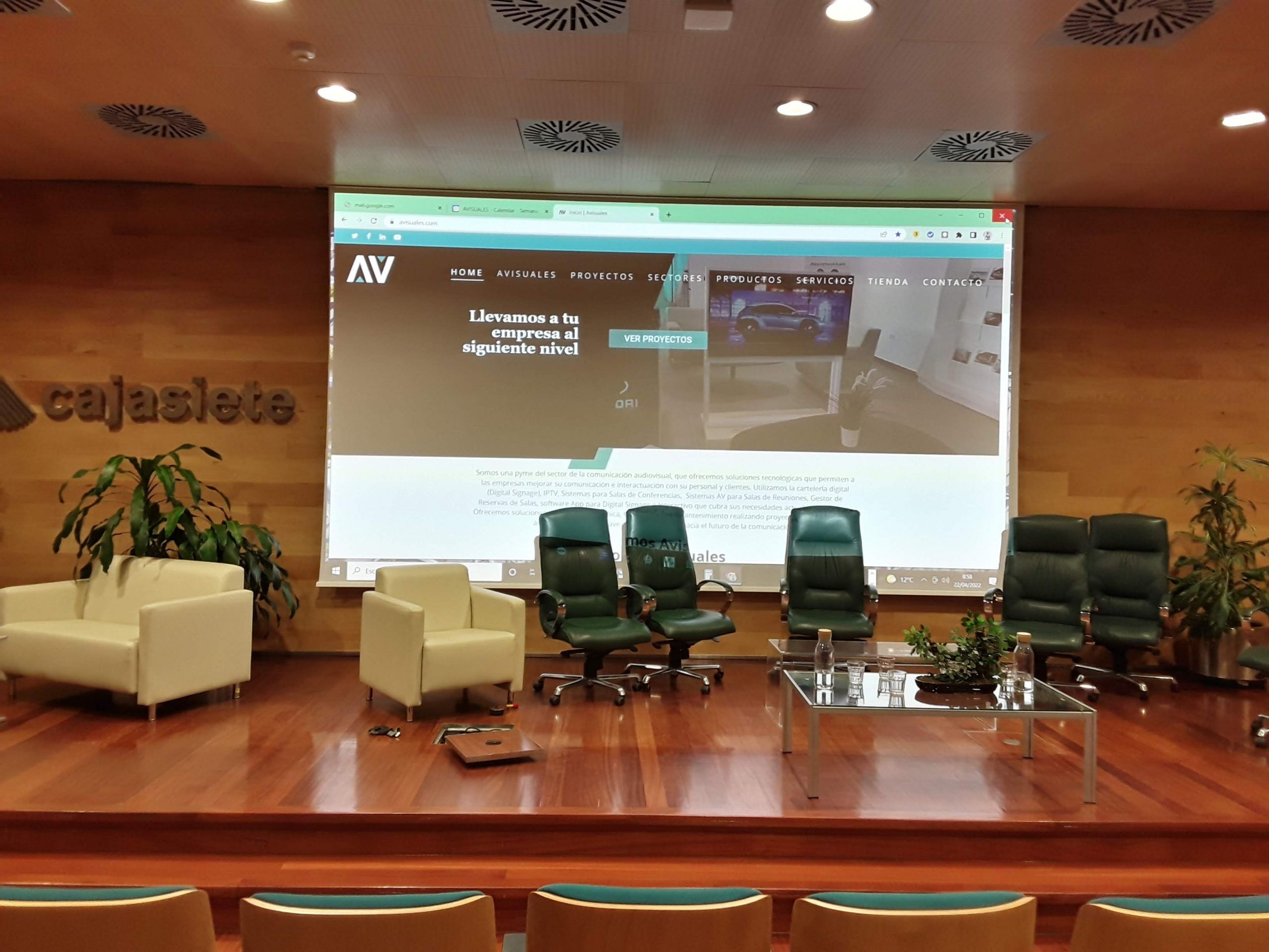 Proyección Salón de Actos | Avisuales | Cartelería Digital y Soluciones ...