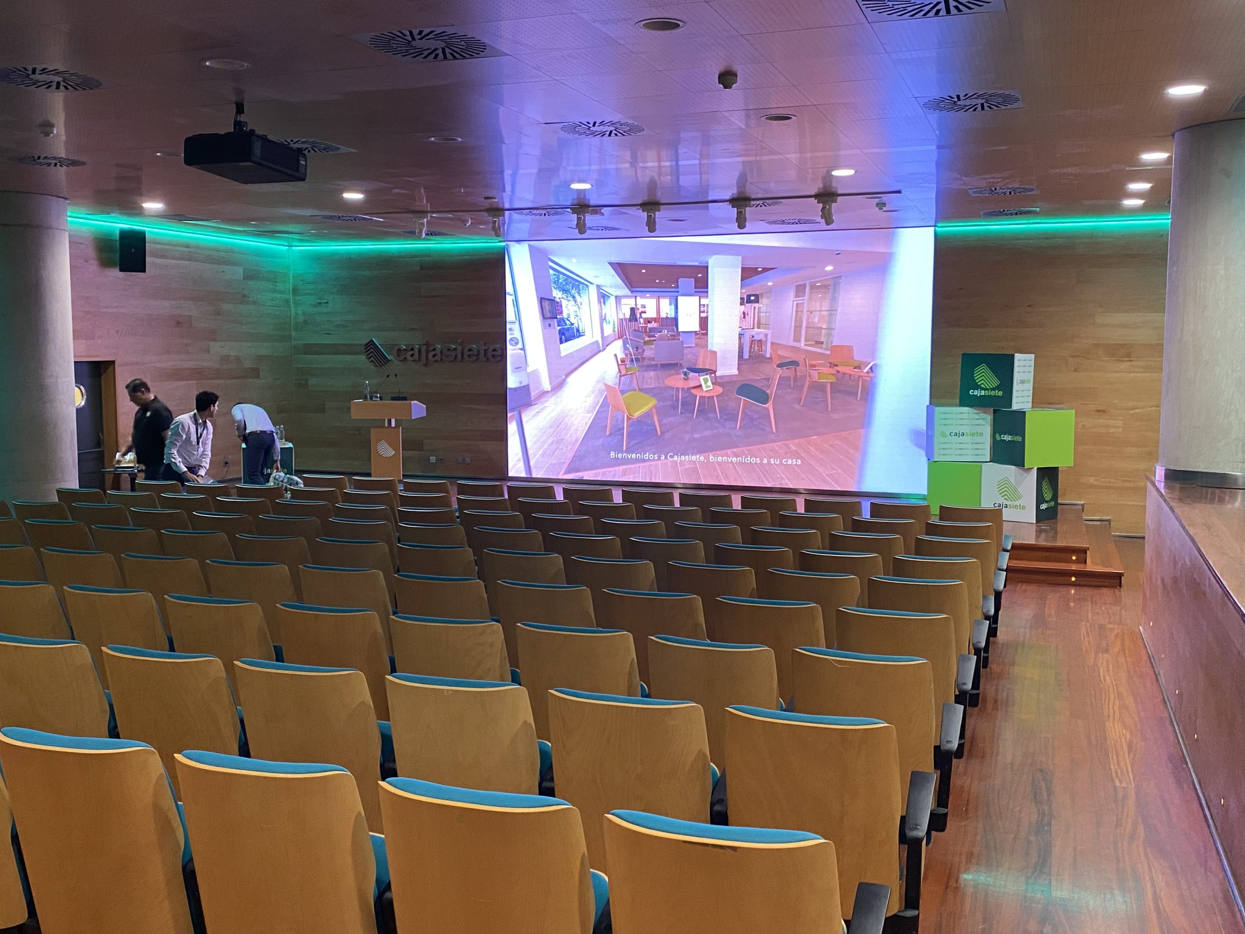 pantalla LED interior gran formato