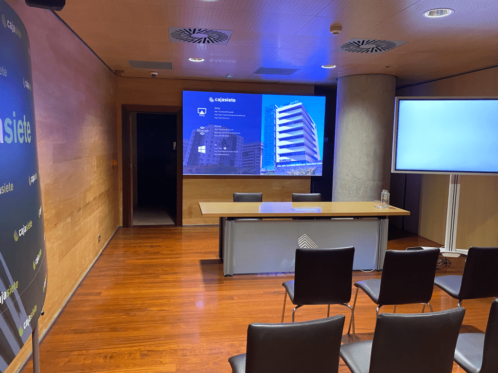 Pantalla LED Interior Gran Formato 2K | Avisuales | Digital Signage ...